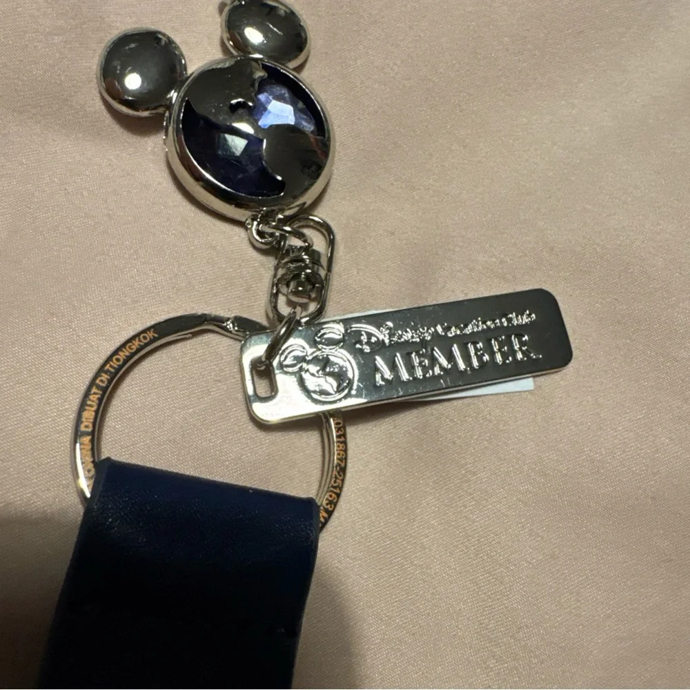 2025 Disney Parks Vacation Club DVC Headband Ears Holder Clip Keychain New